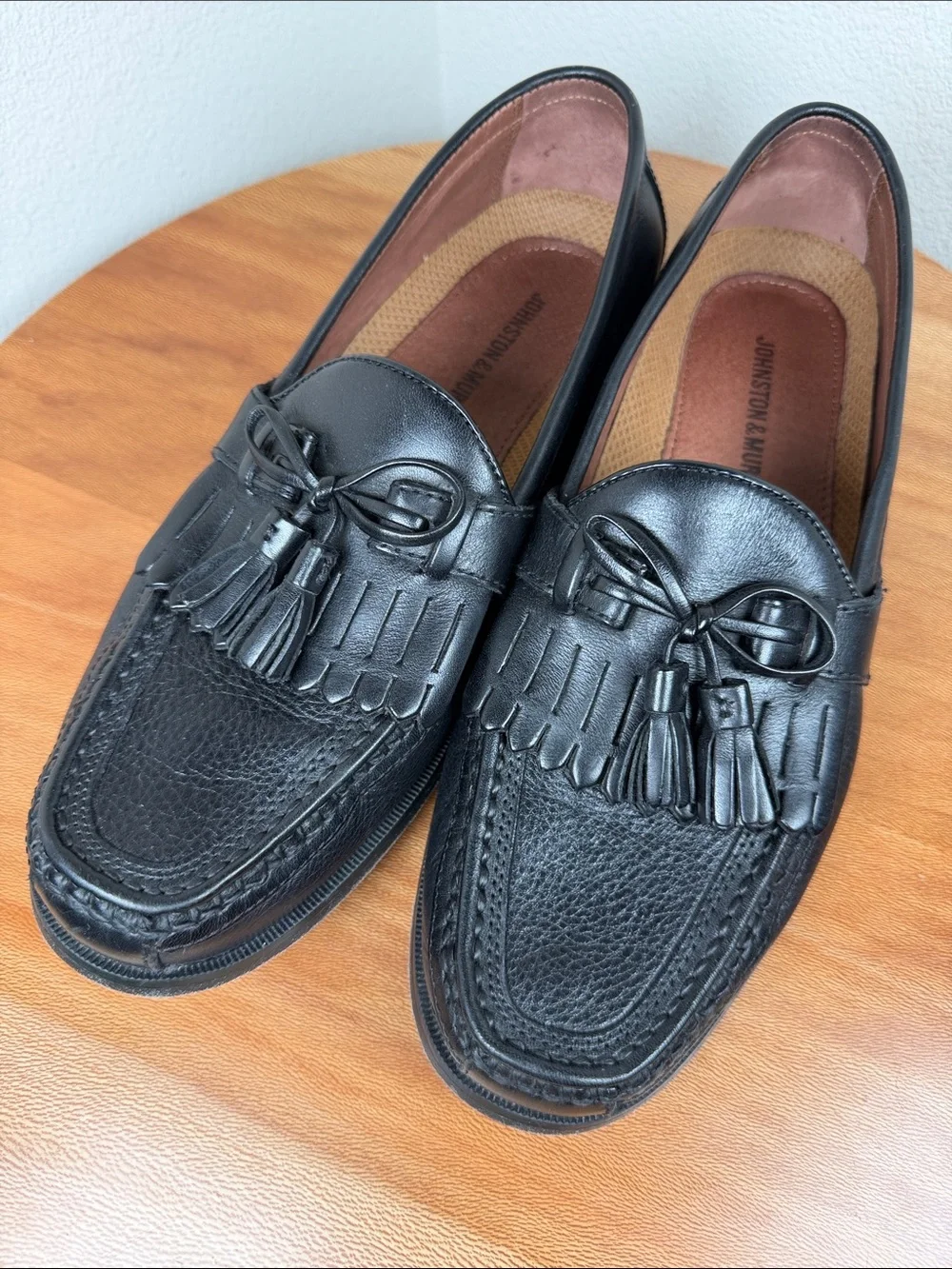 Johnston Murphy Loafers Black Leather Tassel Kiltie Apron Round Toe Shoes 9.5M